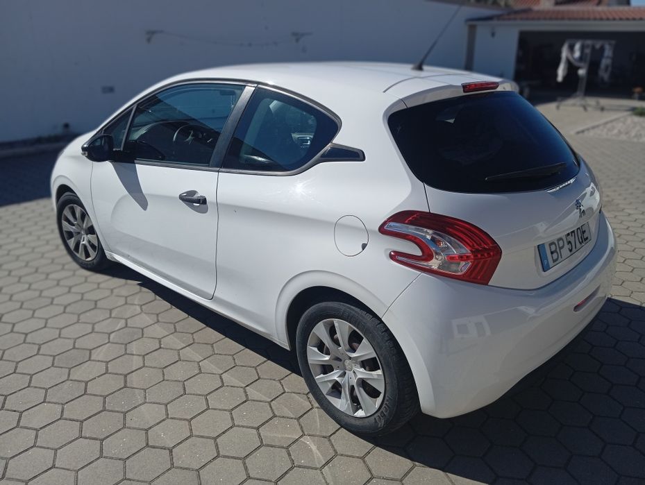 Peugeot 208 1.2 PureTech — photo 3