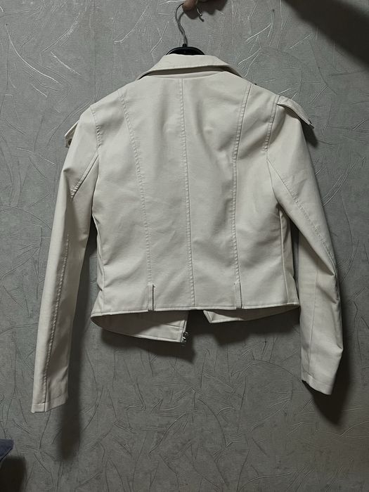 Шкіряна жіноча куртка