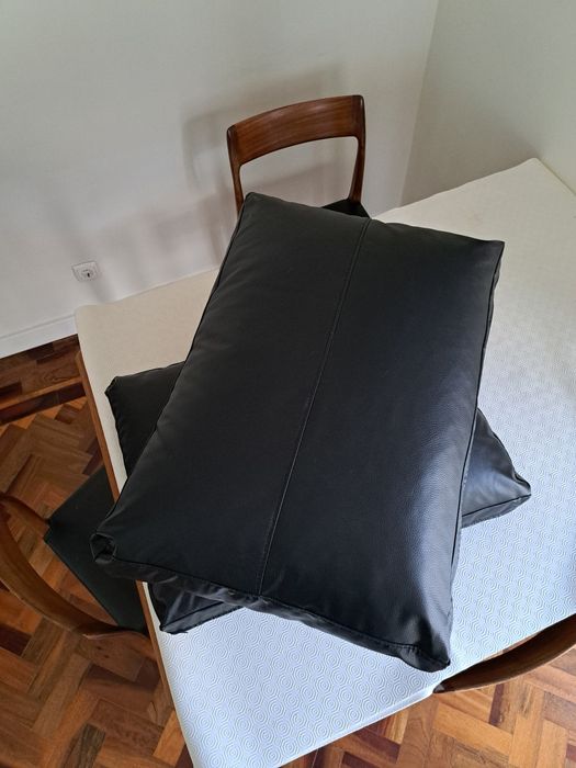 2 almofadas de sofá, preto