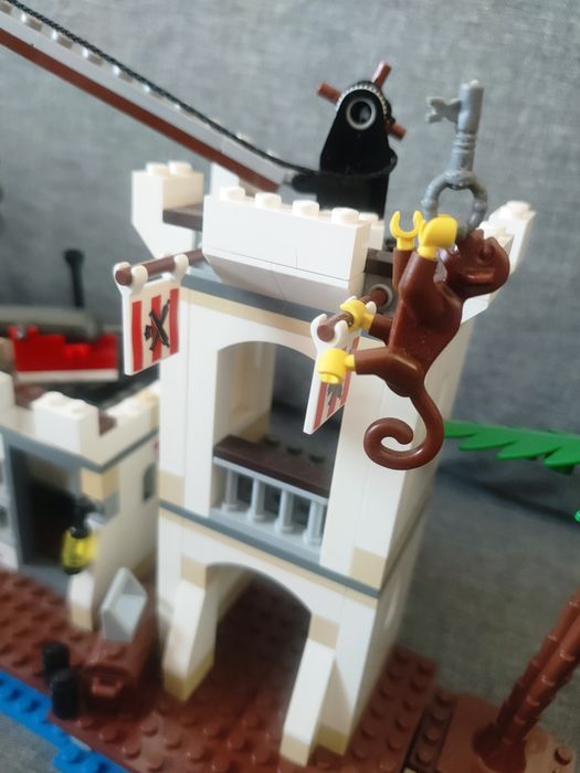 LEGO Pirates 6242 Soldiers Fort