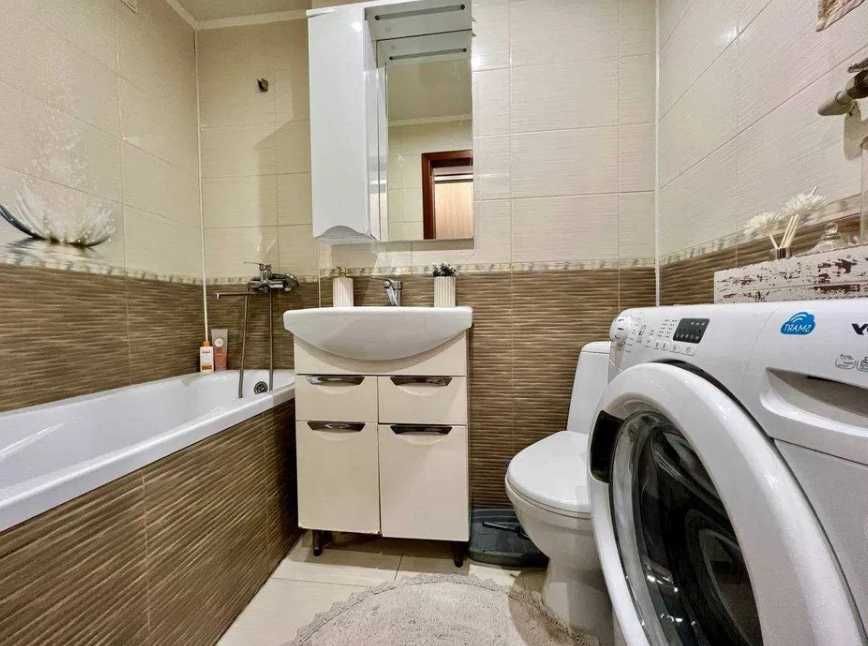 Здається трикімнатна у Слов'янську, центр.