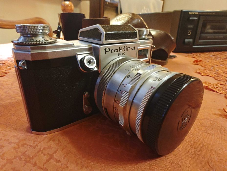 Praktina FX + Carl Zeiss Tessar 2.8/50 | Komplet z etui i instrukcją