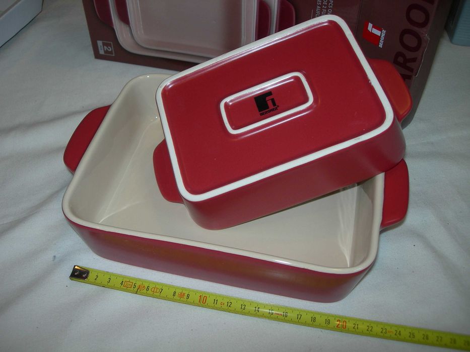 Tabuleiros de forno.