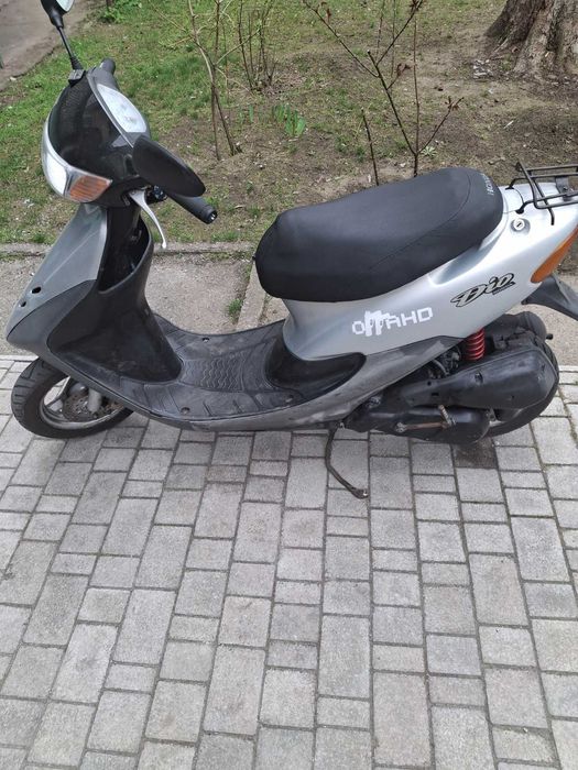 Хонда діо 35 в хорошем состоянии . Заводится со стартера и лапки.