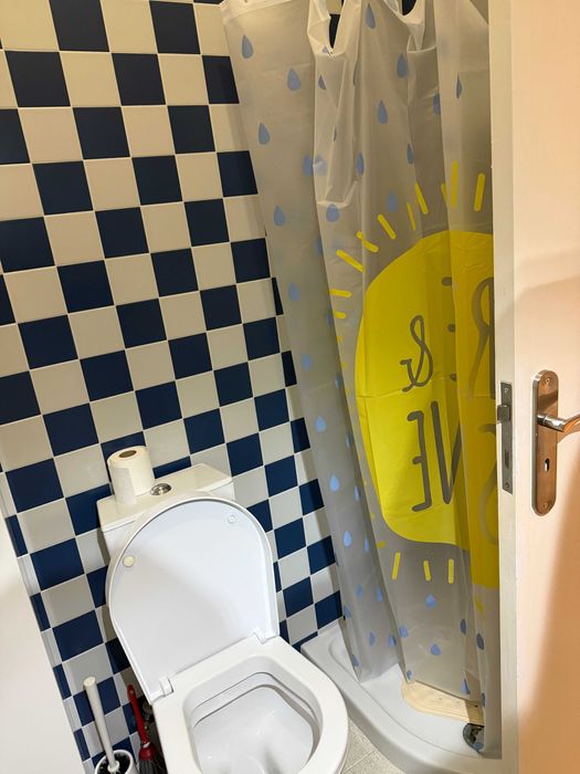 Quarto para Arrendar com Varanda