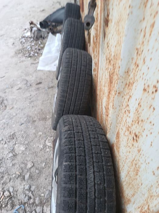 Продам колеса в сборе R13 ,резина 175/70  R13 зимня цена 1000грн за шт