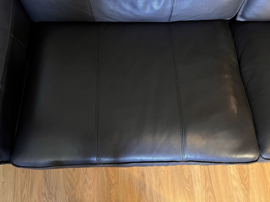 Sofá em couro preto Ikea - Kivik - 3 lugares