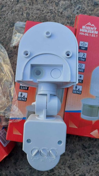 Датчик руху білий. 1200Вт. 180град. відстань 15м. IP44