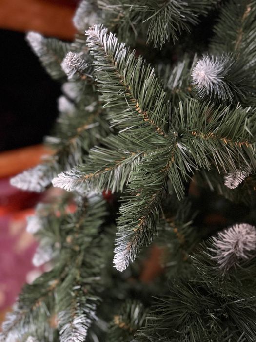 Красива штучна ялинка “Сніжок”