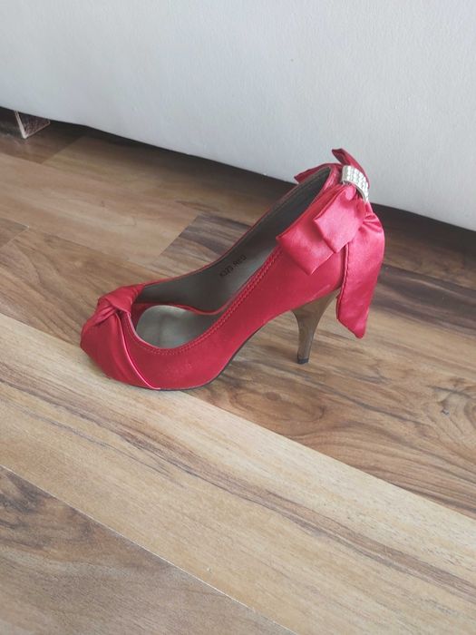 Szpilki czerwone rozmiar 35