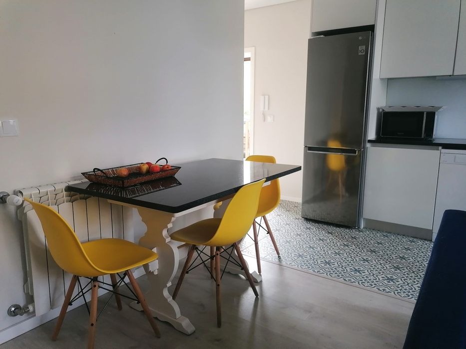 Aluga-se andar moradia T2