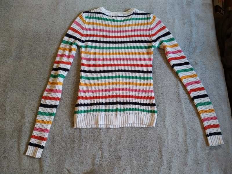 Kolorowy sweter w paski