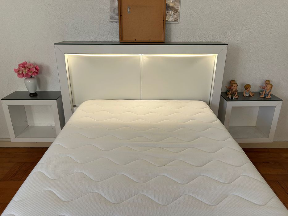 Cama branca de solteiro IKEA 220x90 e colchão