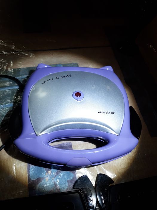 Продам електровафельницю