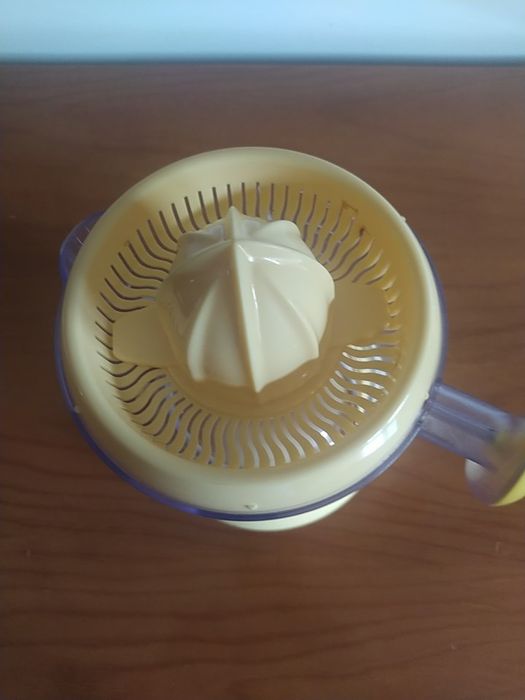 Espremedor elétrico de citrinos 

E