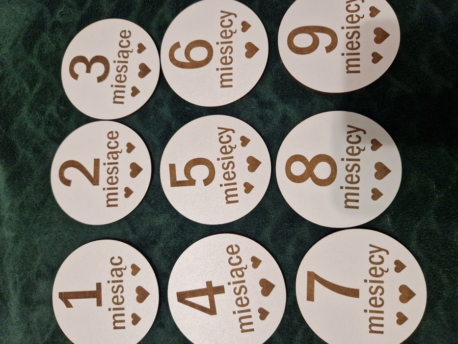 Tabliczki do zdjęć dla dzieci miesiące