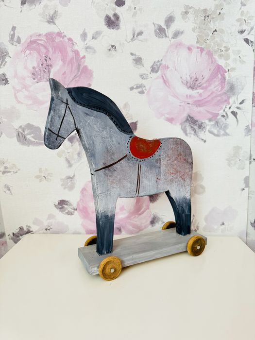 Duży Drewniany koń na kółkach, ozdoba konik retro