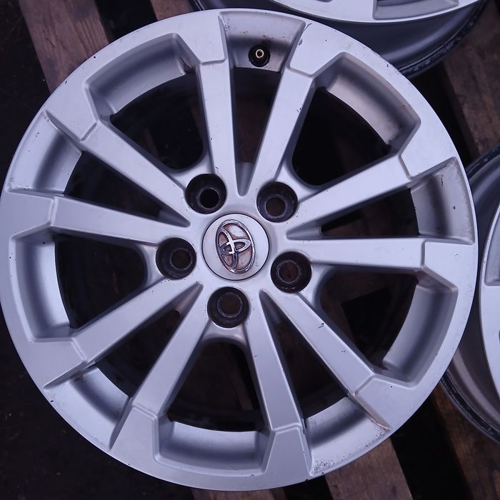 Оригінальні диски 5/114.3 r16 Toyota Avensis, Prius, Camry і ін