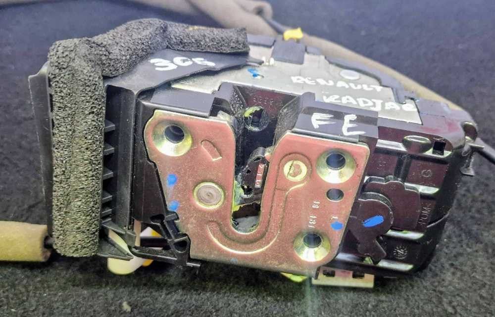 Fechadura / Fecho Porta Frente Esquerdo - RENAULT KADJAR