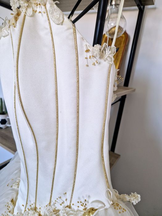 Весільна сукня в ідеальному стані