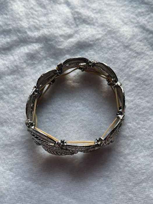 Bransoletka w kolorze srebrnym