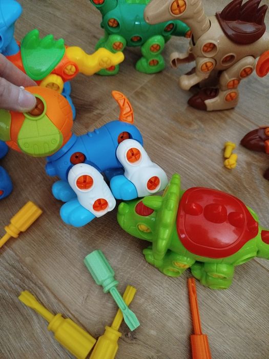 Sprzedam zestaw 7 zabawek do skręcania kompletne