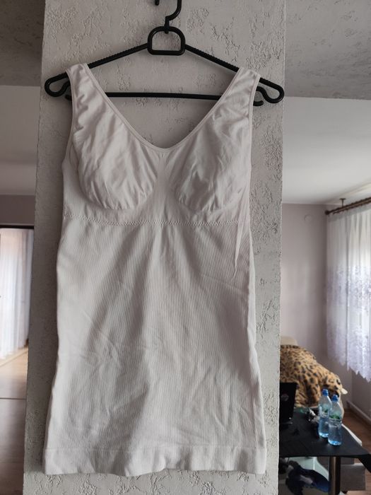 Top prążkowany modelujący sylwetkę na nieregulowane ramiączka rozm 40C