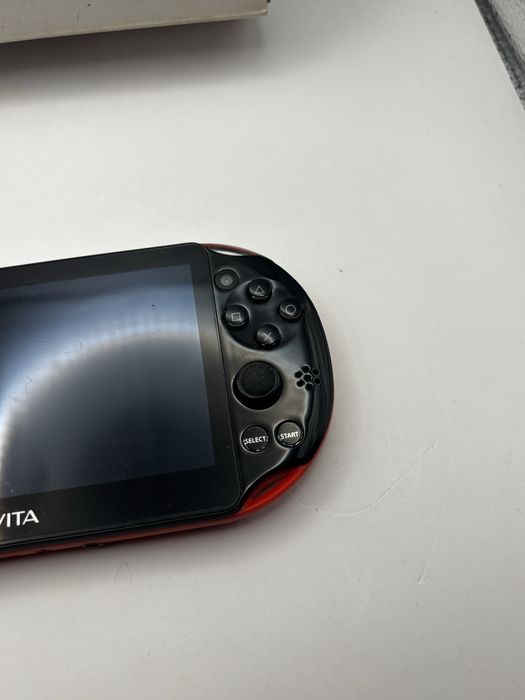 czarno czerwona konsola PS Vita slim 2000 + pudełko + kabel stan dobry