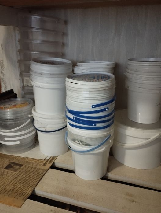 Пластикові відерця