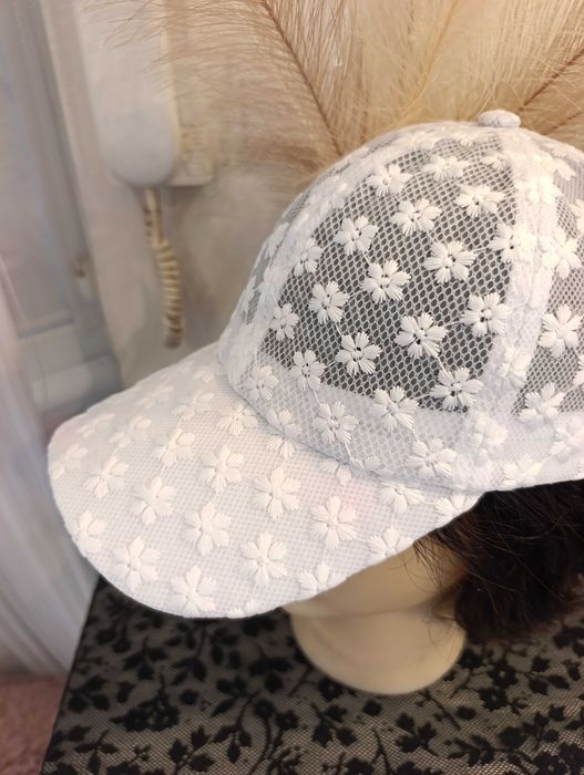Biała koronkowa czapka z daszkiem | Haft kwiatowy | Boho | Regulowana | NOWA