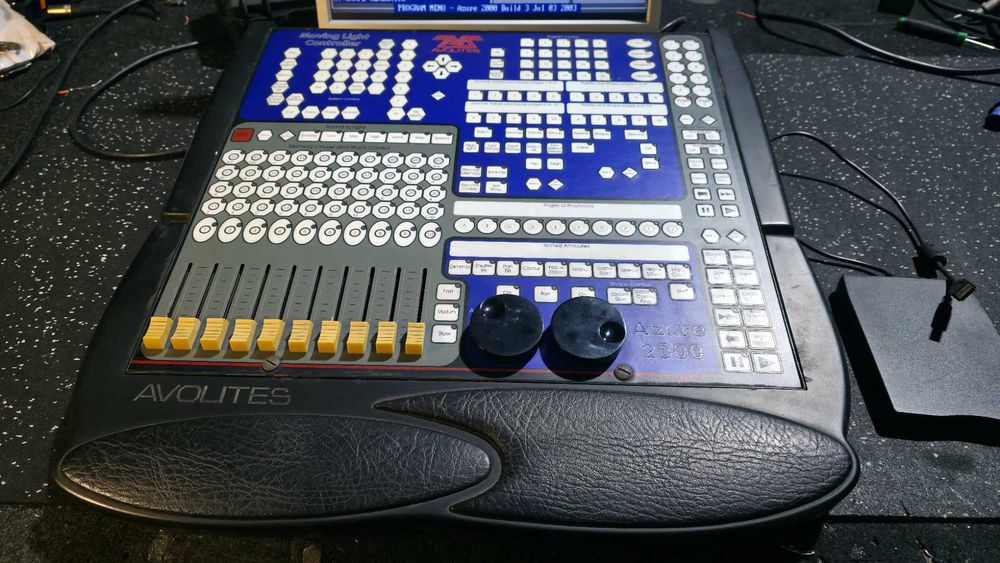 Avolites Azure 2000 – Mesa de Iluminação Profissional