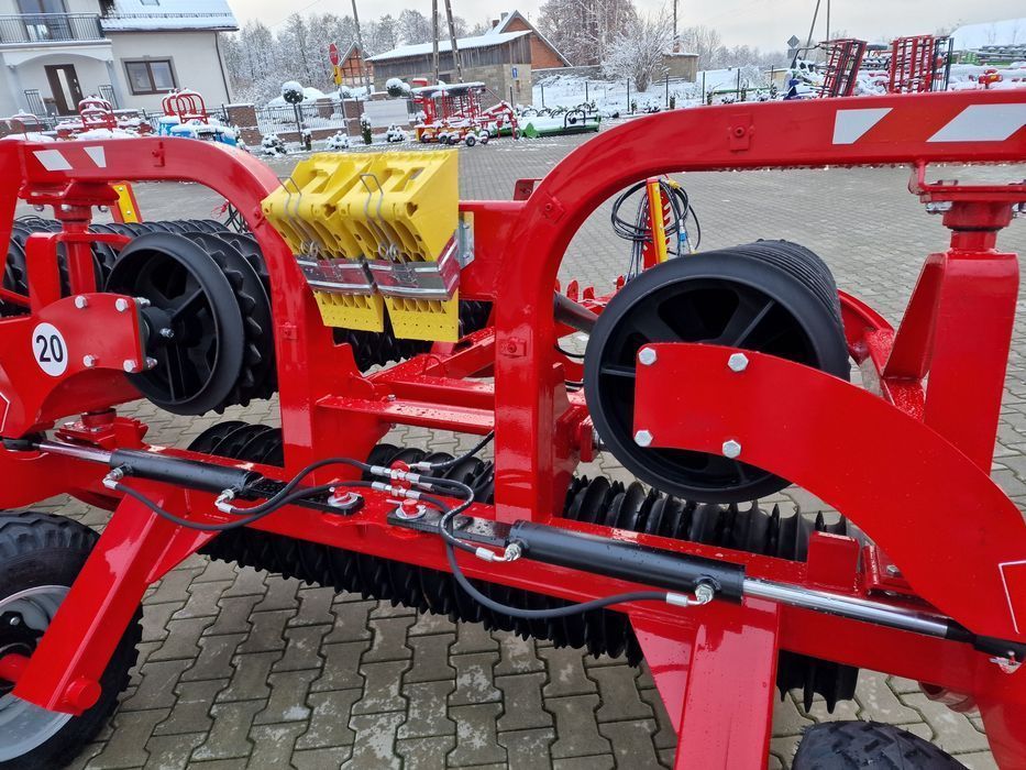 Wały posiewne uprawowe Agro Factory 3 silowniki