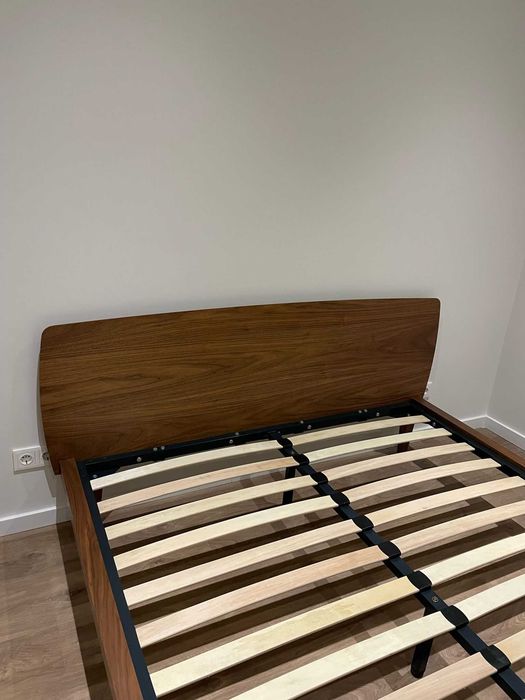 Cama em Nogueira 160x200cm