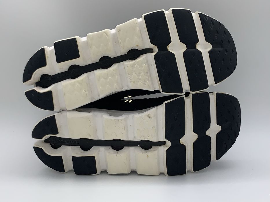 On Cloud Running Swiss Engineering_Cloudswift 3_Sneakersy Adidasy Running Bieganie Meskie Buty_46