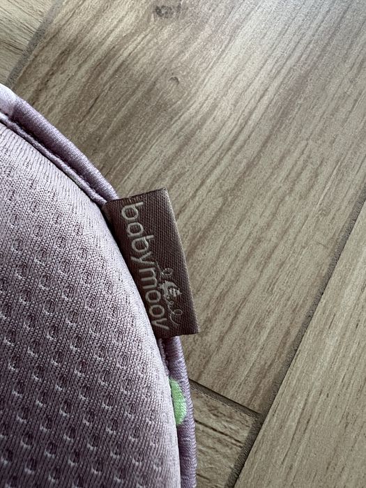 Poduszka BabyMoov Lovenest anatomiczna dla niemowlaka