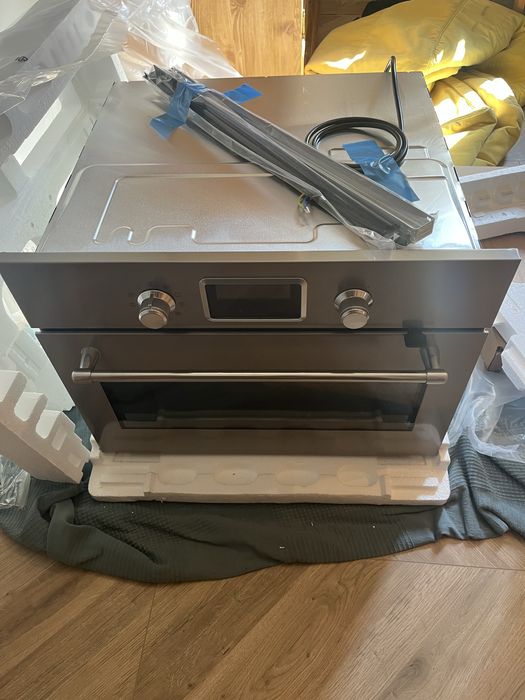 Piekarnik z kuchenką mikrofalową Forneby Ikea.