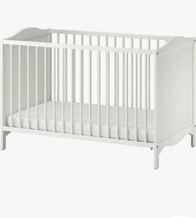 Berço Ikea e cadeira da Papa