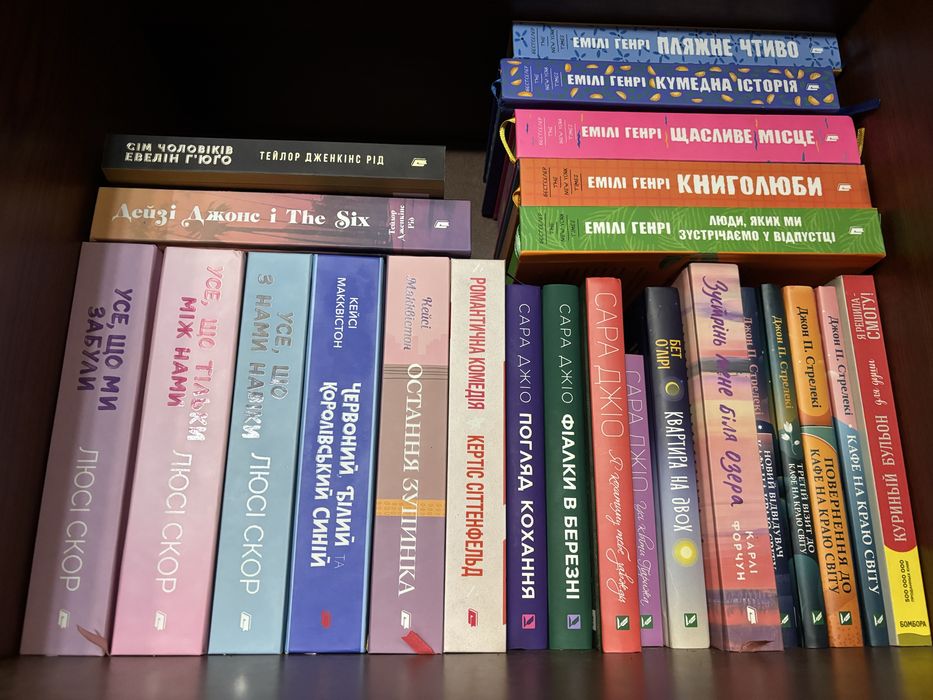 Книжки окремо або серіями