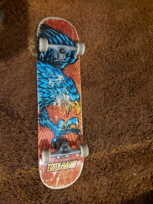 Skate Tony Hawk com rodas trocadas