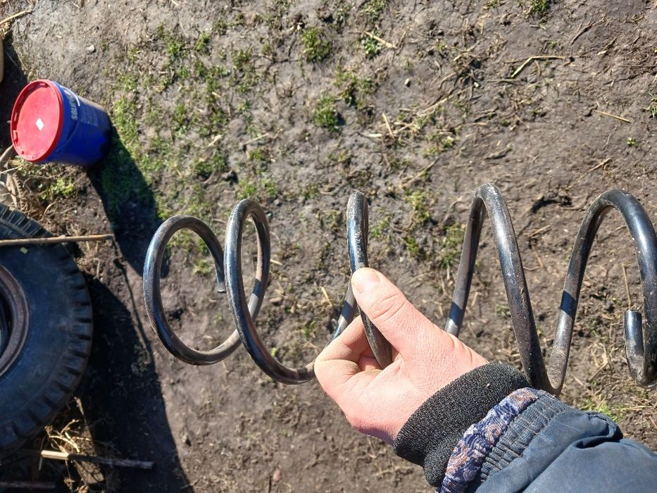 Продам передні пружини нові.КАЯБА