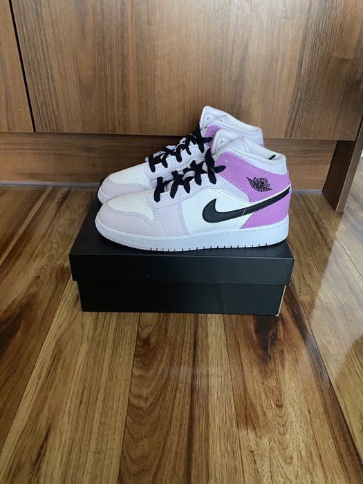 Jordan 1 Mid Barely Grape 37.5 38.5