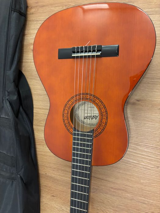 Viola criança com capa