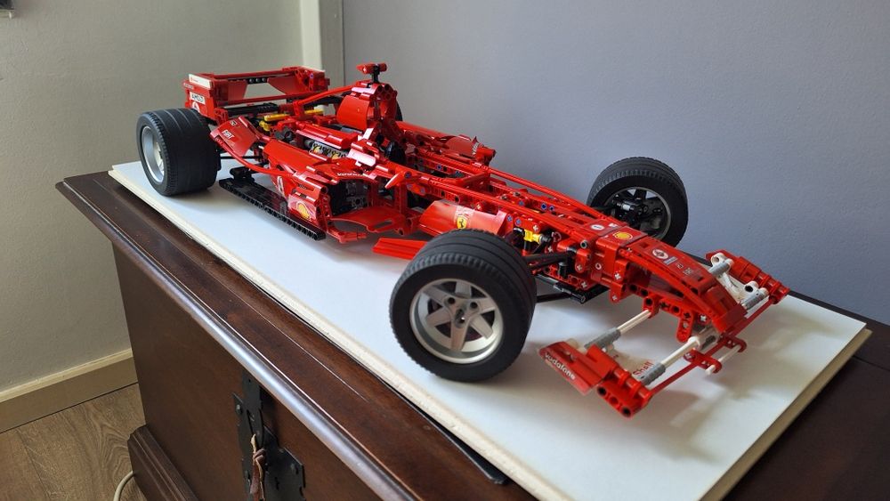Lego F1 Ferrari 2004 + expositor