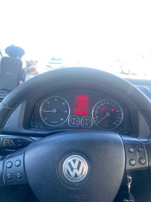 Samochód. Volkswagen Golf 5 kombi