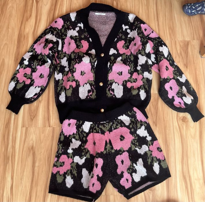 Nowy komplet sweterkowy