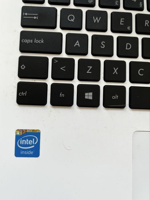 Portátil ASUS Compacto - 4GB RAM - Ideal para Estudos e Office (Estado Impecável)