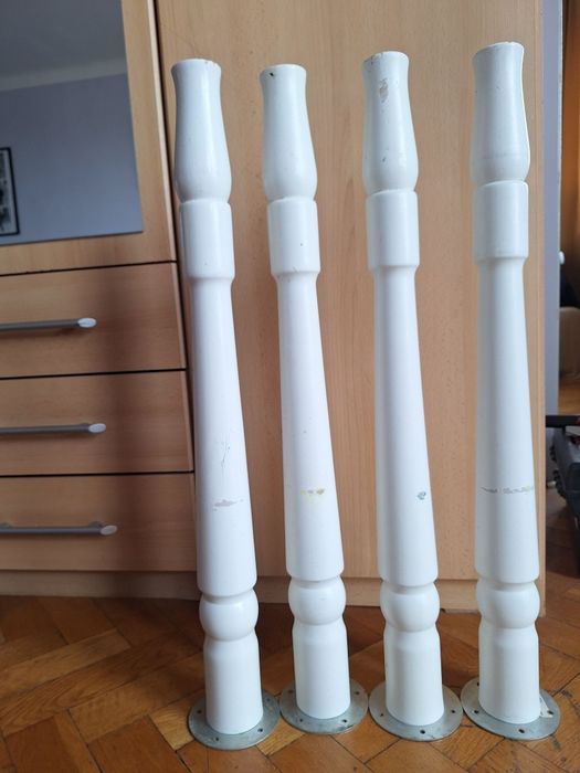 Nogi do stołu kuchennego sprzedam .