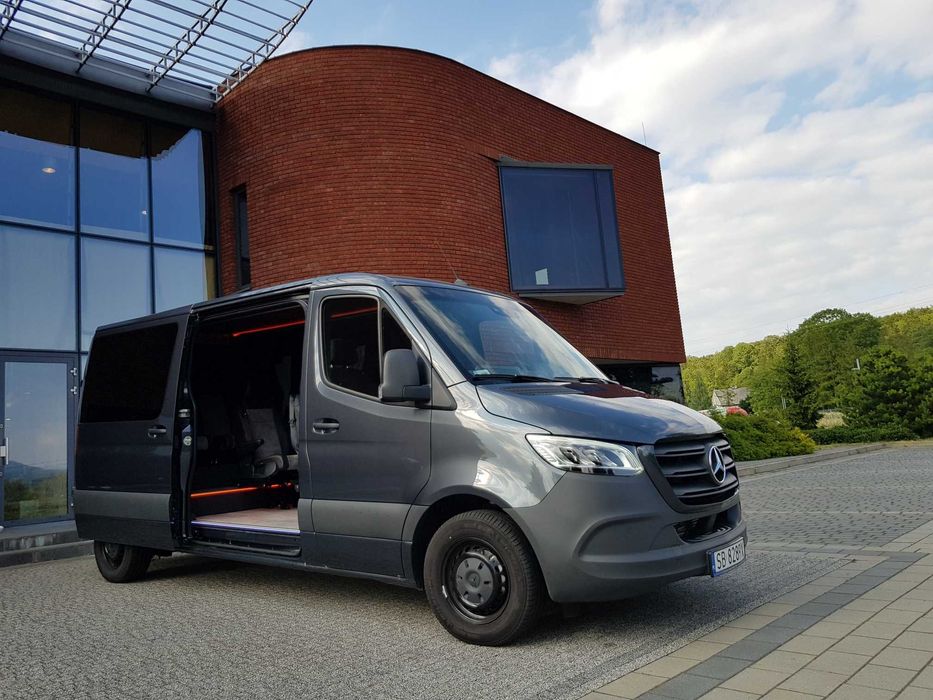 Wynajem busa na 9os. Mercedes Sprinter, zabudowa indywidualna. Lux. Cn