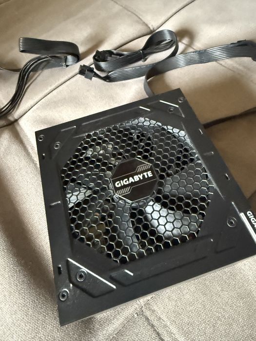 Блок живлення Gigabyte GP-P750GM 750W