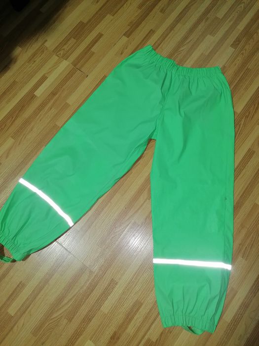 Непромакаемые штанишки.